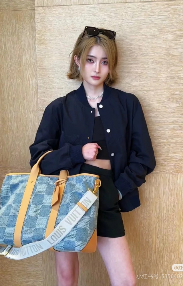 N40702 LV WEEKEND TOTE